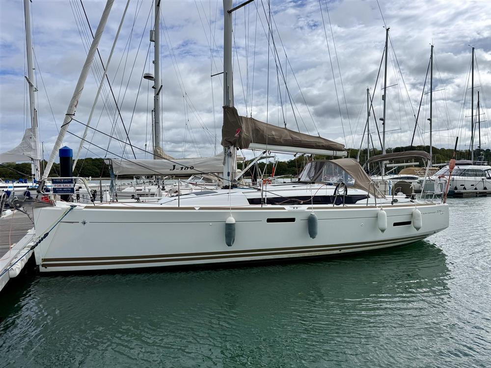 2012 Jeanneau Sun Odyssey 379